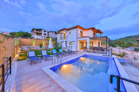 Kalabalık ve Geniş Aileler için Kiralık Villalar | Kaş - Kalkan Kiralık Villa | Türsab Üyesi Acenta